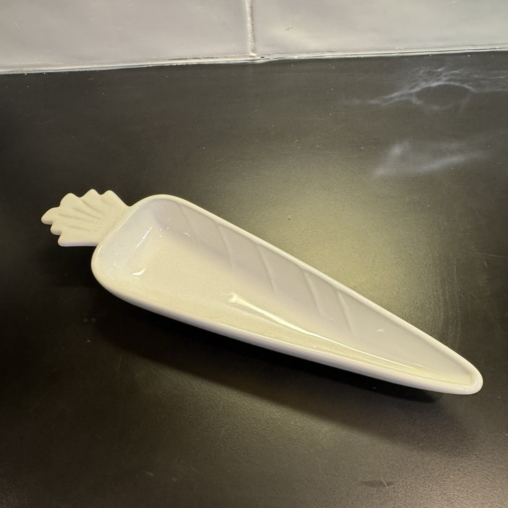 CHANTAL Carrot Dish White 93-CAOT22  Baking Dish Cottage Core‎